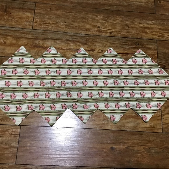 Table runner - Picture 2 of 2